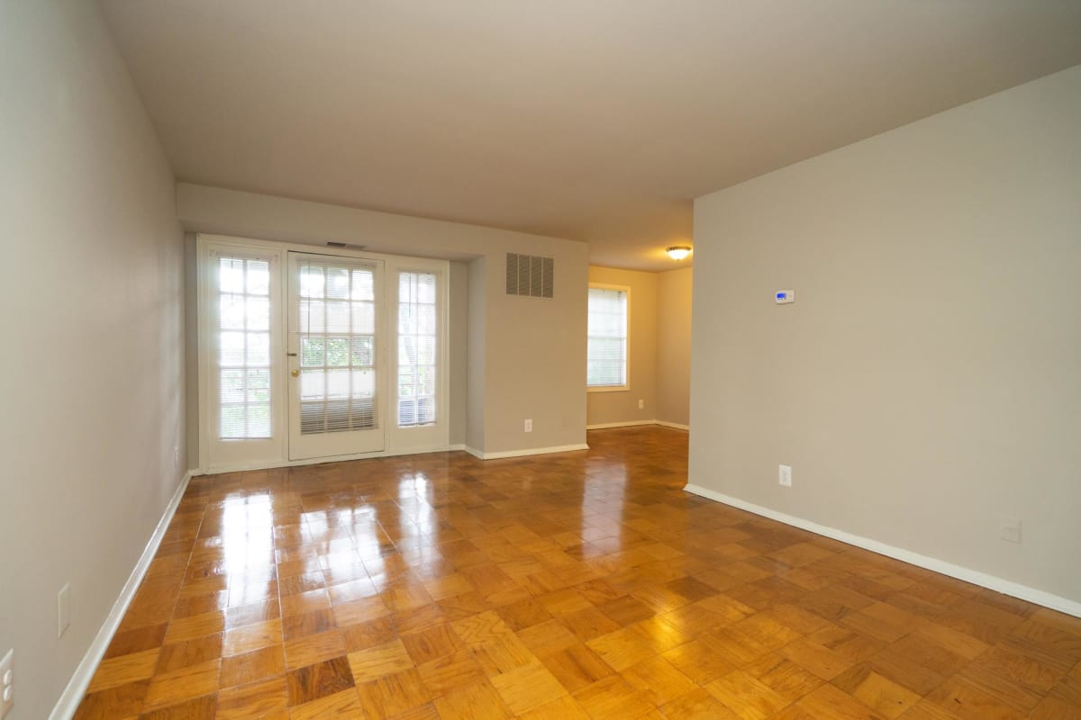 Photos and Video of Finian's Court Apartments in Lanham, MD